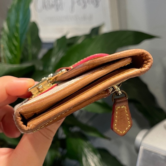 Dooney & Bourke Vintage Clasp Canvas Leather Trim Pink Wallet - Picture 7 of 13